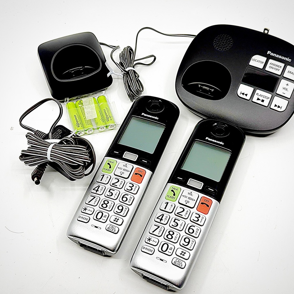 Panasonic KX-TGU432B Cordless Phone 2 Handsets Large Buttons Call Block New
